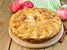 Шарлотка с яблоками в духовке: лучшие рецепты с фото